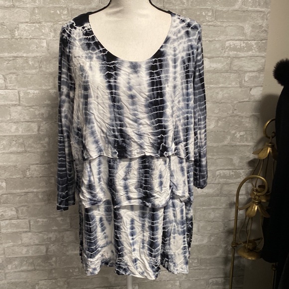impulse california Tops - Impulse California blue & white tie dye tunic shirt